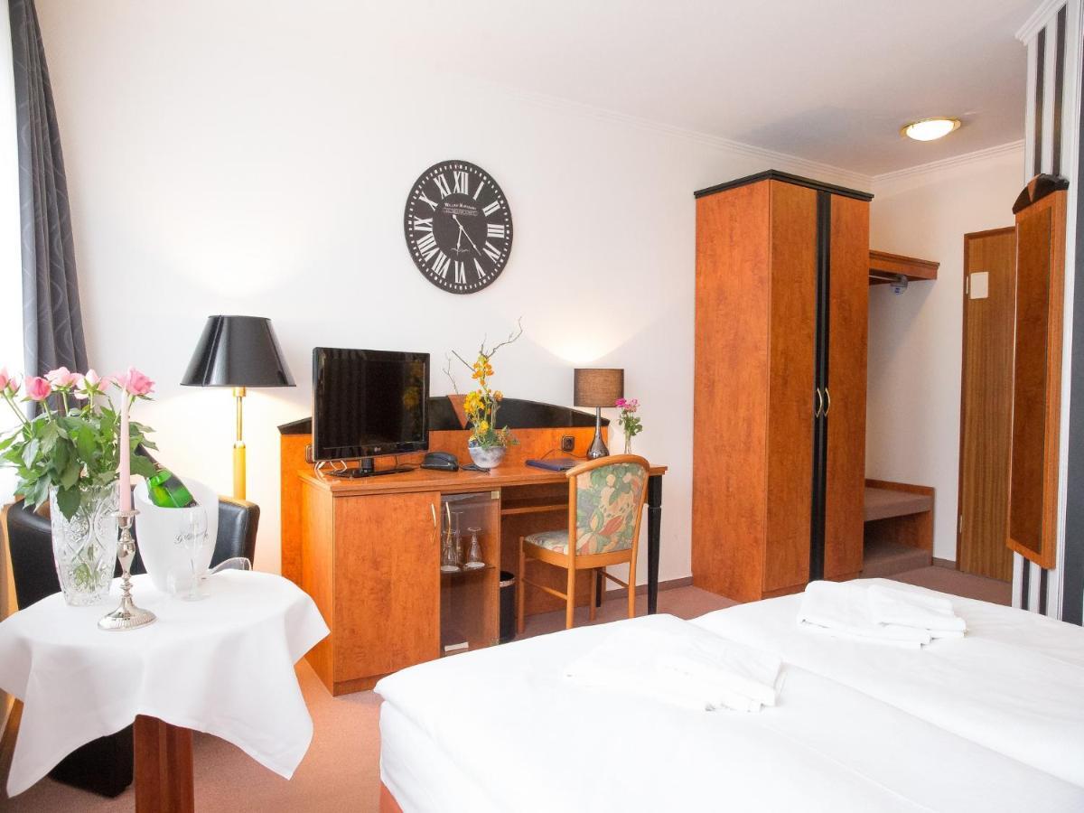 Double Room with Private Bathroom,951310696:JPEG
