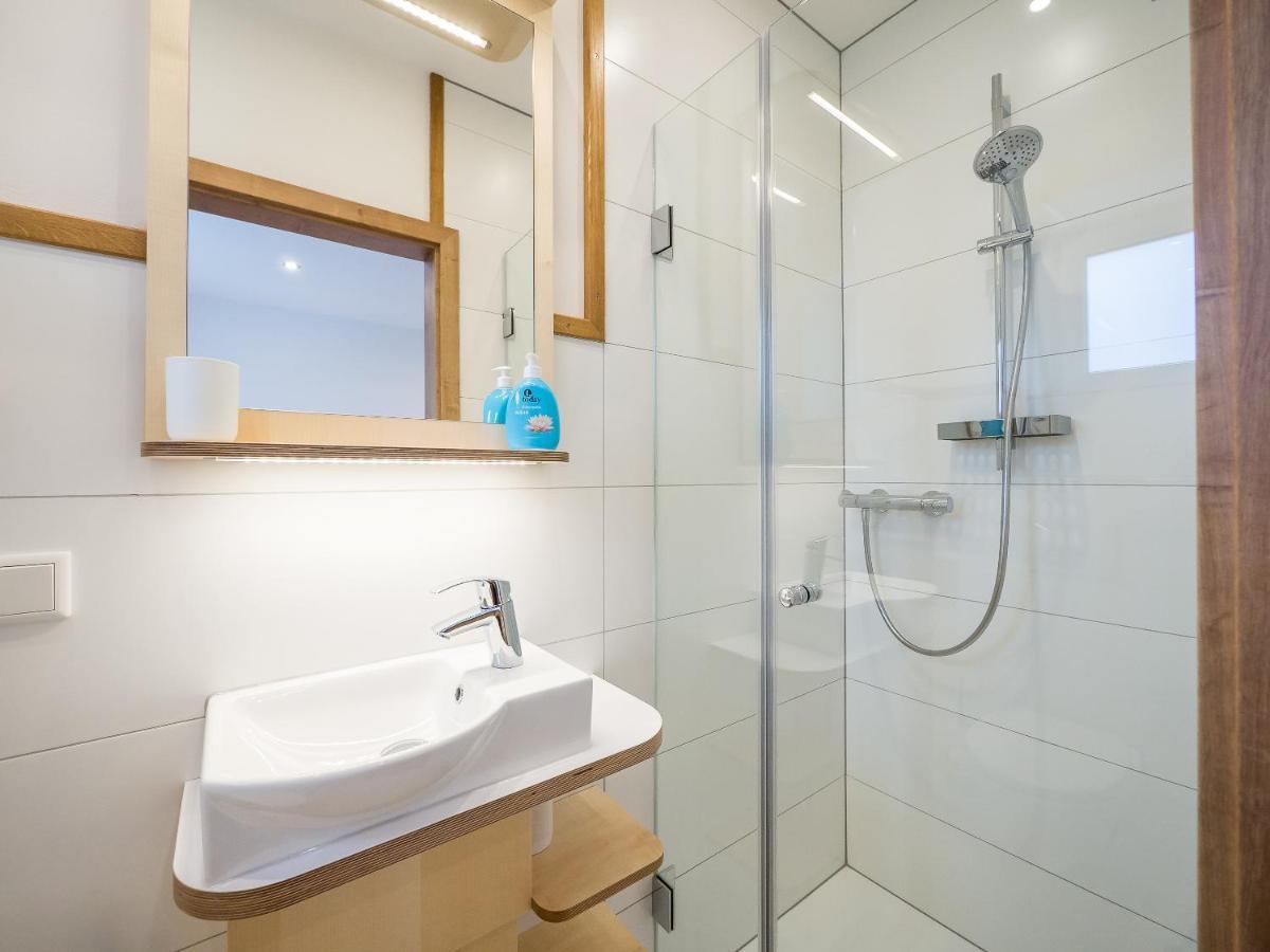 Single Room with Bathroom,967893046:JPEG