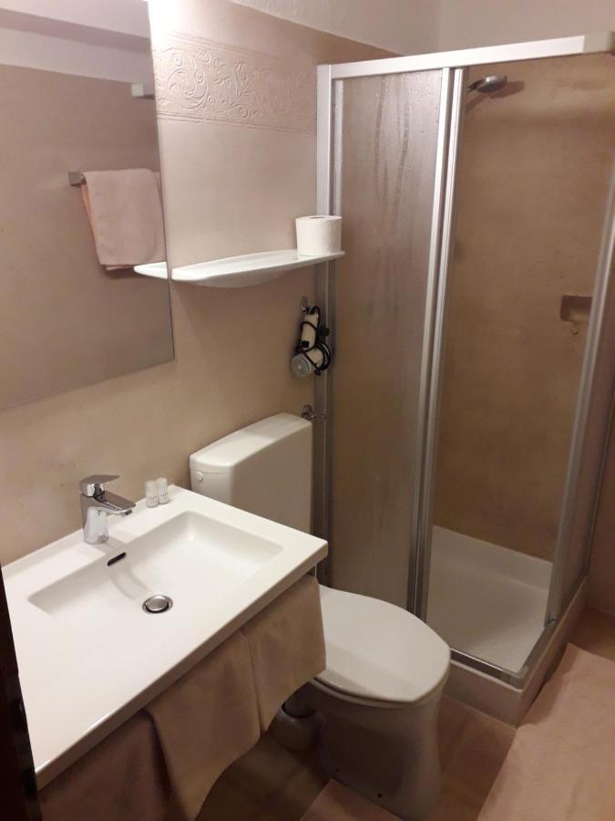 Double Room Shower,237728869:JPEG
