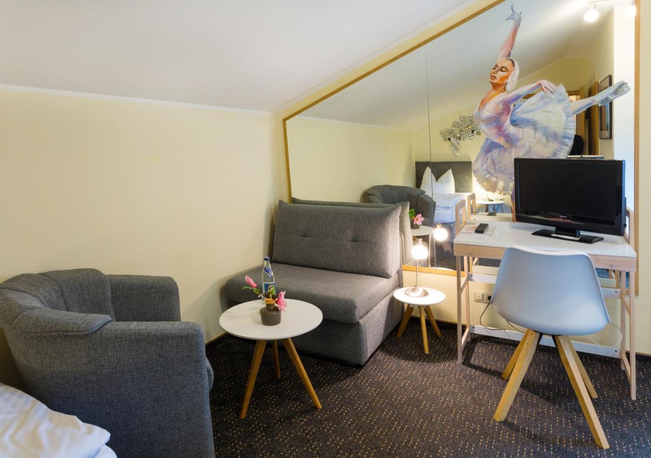 Twin Room,983233720:JPEG