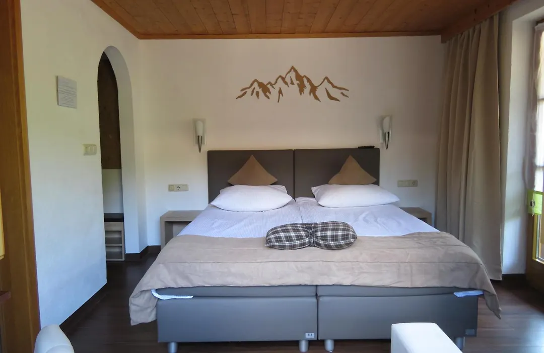 Forsthaus Falkner-1