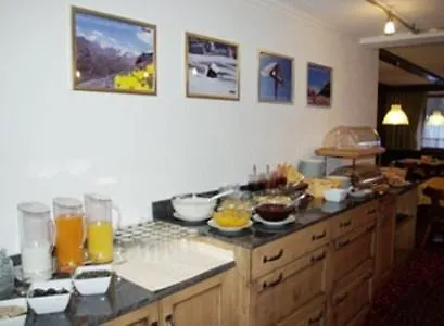 Alpenhof Pension-Garni-1