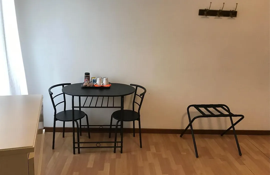 Venice And Venice Apartments - Private Rooms In Shared Apartment-1