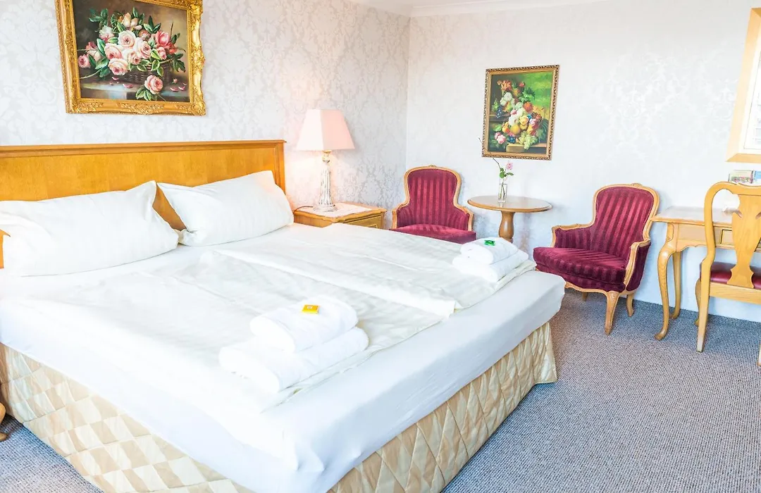 Romantisches Hotel Zur Traube Schwerin-1