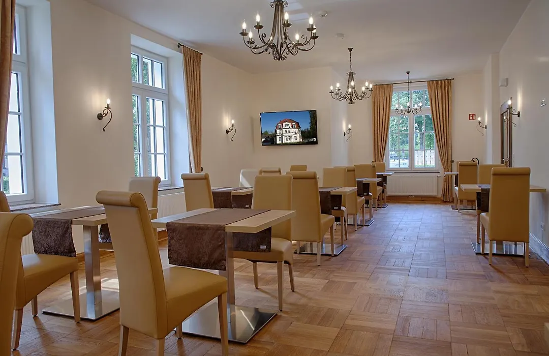 Hotel Dirks am Schloss-1