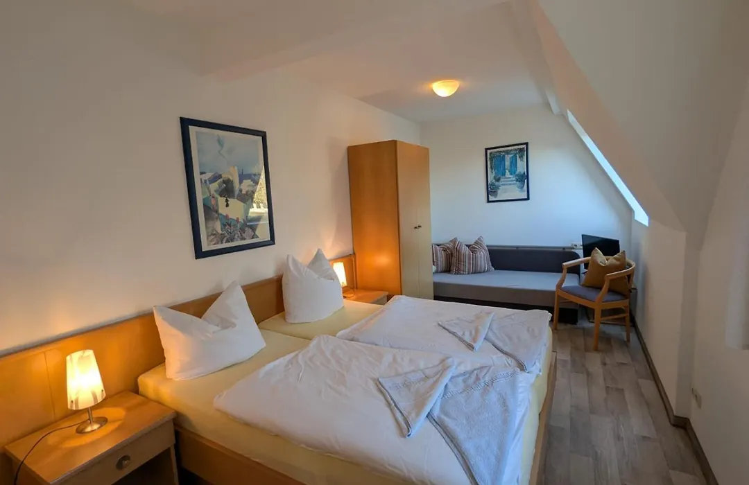 Pension&Restaurant Haus Hiddensee-1