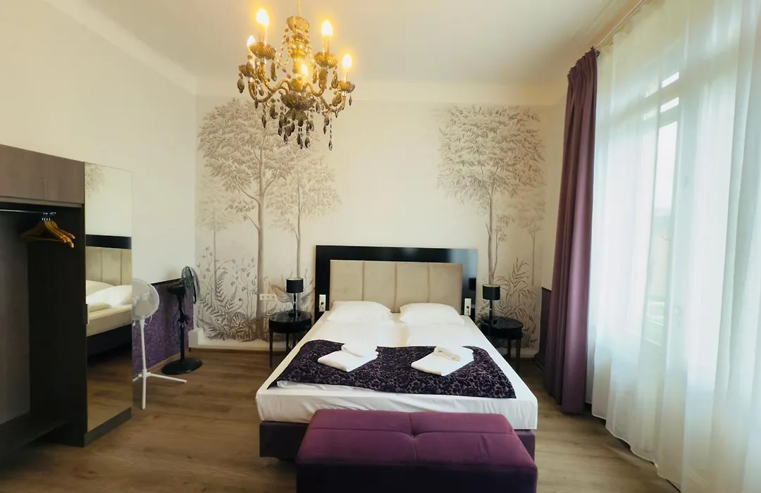 Hotel Pension Baron am Schottentor-1