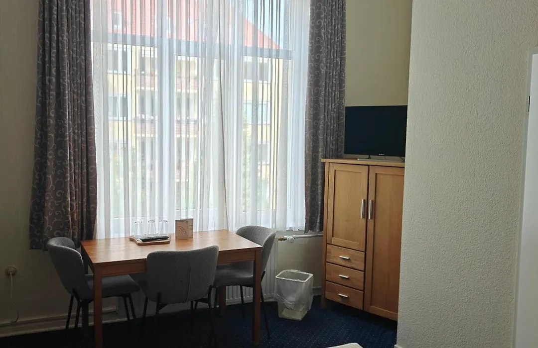 Hotel Flora-1