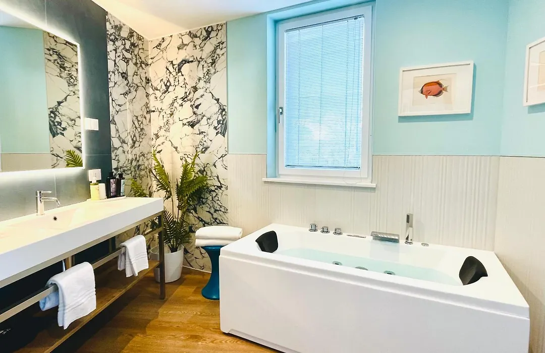 Plaza Lago Di Garda Rooms - Rooftop, Lakeview & Jacuzzi-1