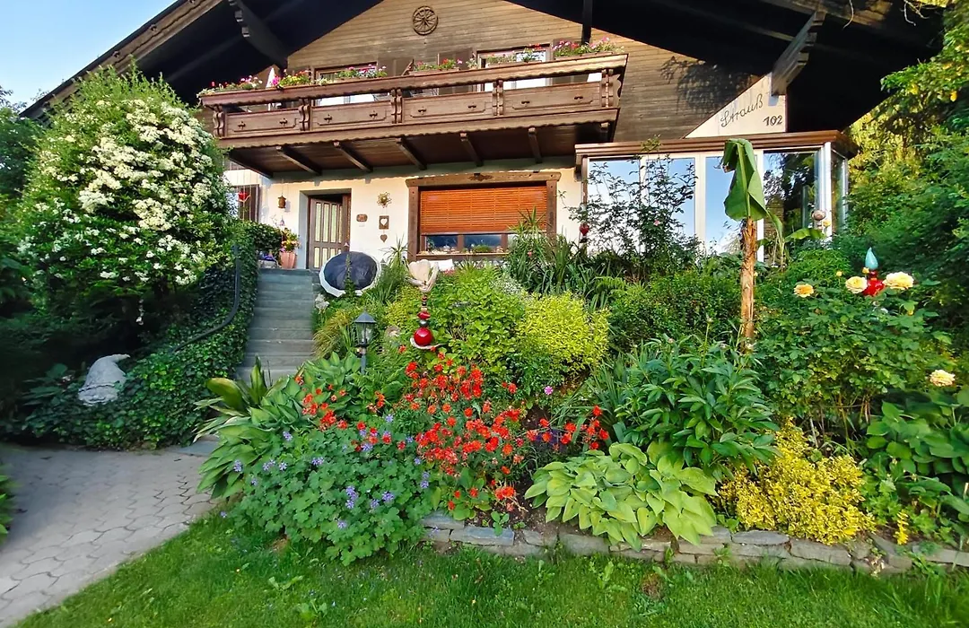Blumenpension Strauss - Ferienwohnungen-1