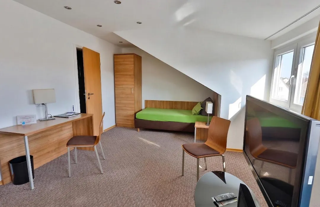 Hotel Hecht Garni-1