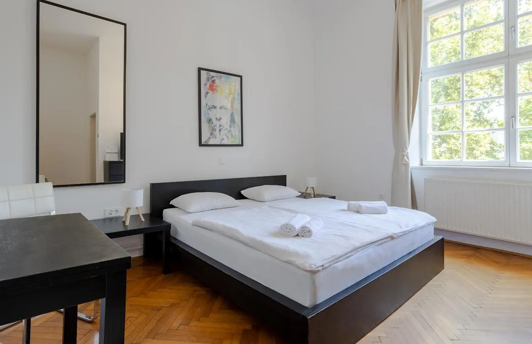 Urban Rooms-- Free Parking---1