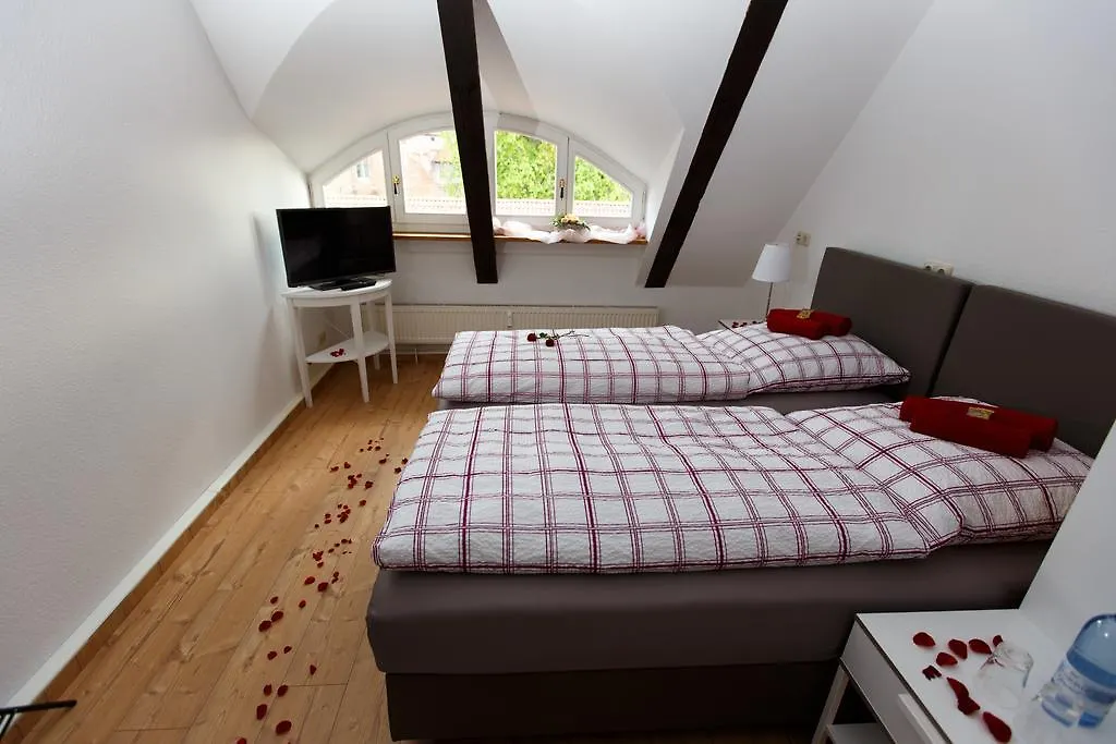 Pension Altes Burghotel-1