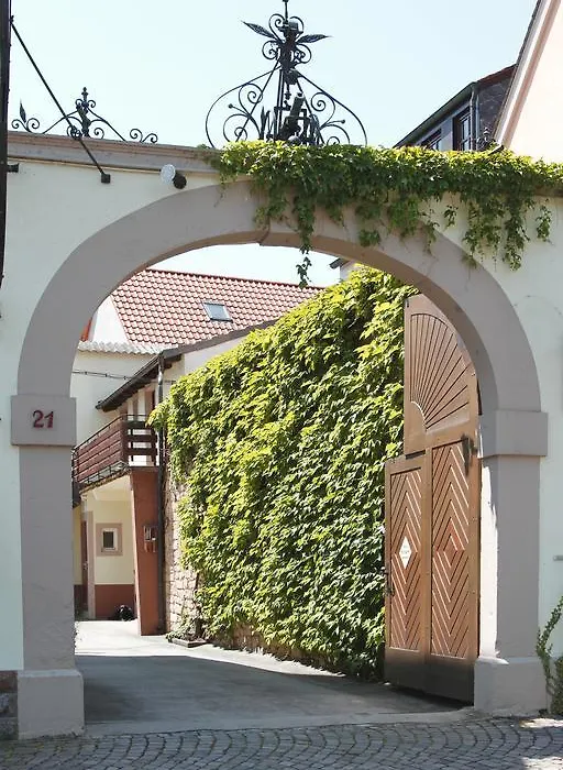 Gästehaus Hebinger am Schlosspark-1