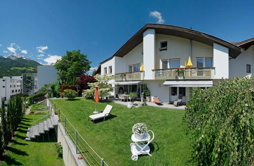 Garni Pension Claudia-1