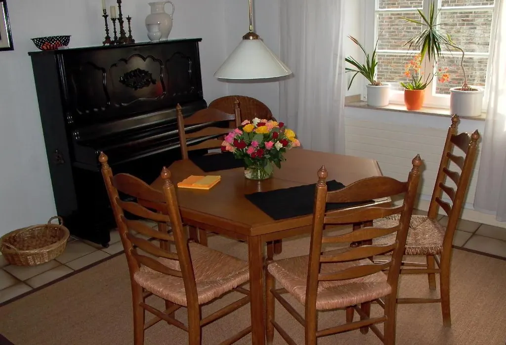 Altes Landhaus am Park (Bed&Breakfast)-1
