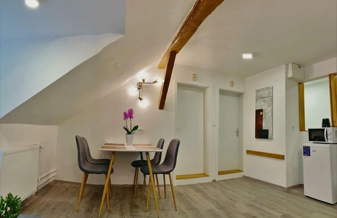 Lina Rooms Hostel-1