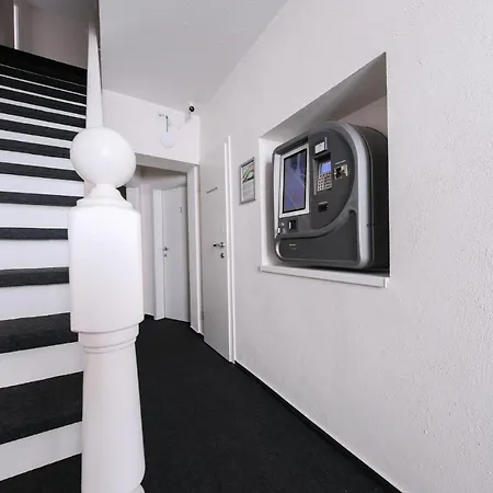 24/7 selfcheckin Schmiedestrasse-3