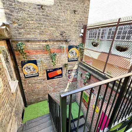 Pink Door Guesthouse-2
