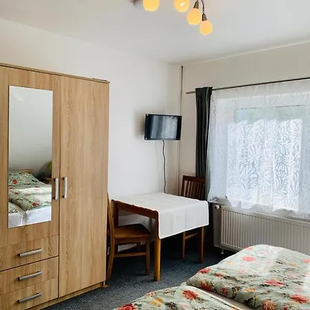 Hotel Pension Schienfatt am Dornumersieler Tief-3