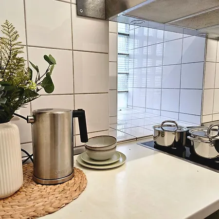 BOARDINGHOUSE PD25 ALTE FEUERWACHE I Unterkunft mit Einzel- und Doppelzimmer I 3min CityHospital I Monteure I Smart TV I Einzelbetten I Küche I Gemeinschaftsraum I Wasch I P-3