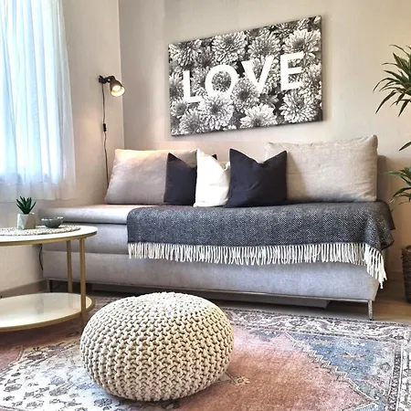 STAYaWHILE Apartment COMFORT nähe Herzzentrum, Bali Therme, Kurpark GOP, free Parking, Netflix, Boxspringbett, neues Duschbad-2