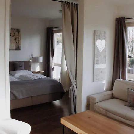 Hotel Garni - Chiemsee-Pension-Seebruck-3