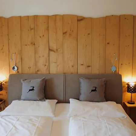 Hotel Garni - Chiemsee-Pension-Seebruck-2