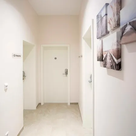 GuestHouse Köhn51, zentral gelegene, stilvoll eingerichtete Zimmer mit eigener Teeküche-2