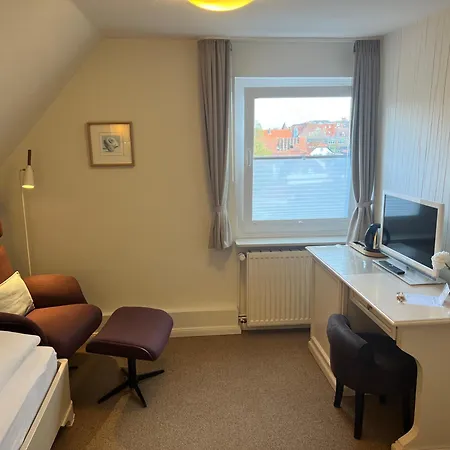 Hotelpension Sanders Höft - Direkt am Strandaufgang-2