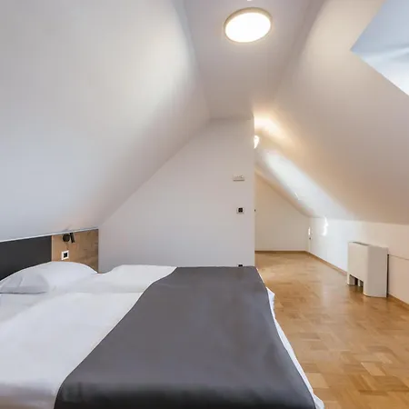 Toeroek Rooms, Bistro & Wellness-3