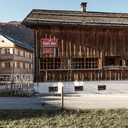 Naze`s Hus Mellau-2