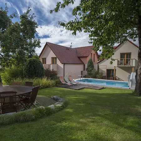 Hotel Garni Pod Skalkou-3