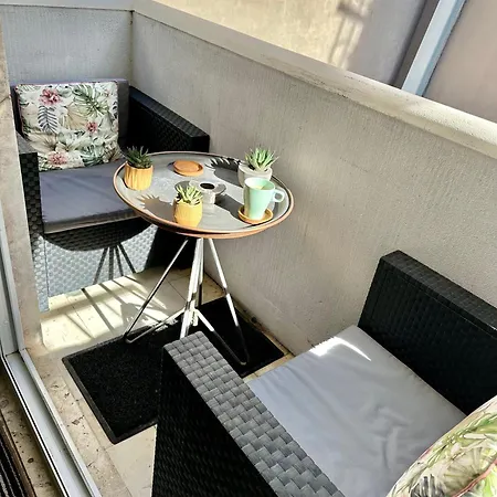 Dumont Lisbon Guesthouse-3