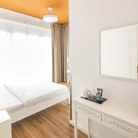 Midi Inn Parkhotel Mitte-3