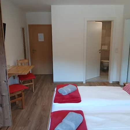 Haus Huber Zimmer und Apartments-3