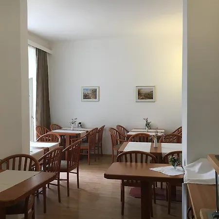 Pension Ani-Falstaff-3