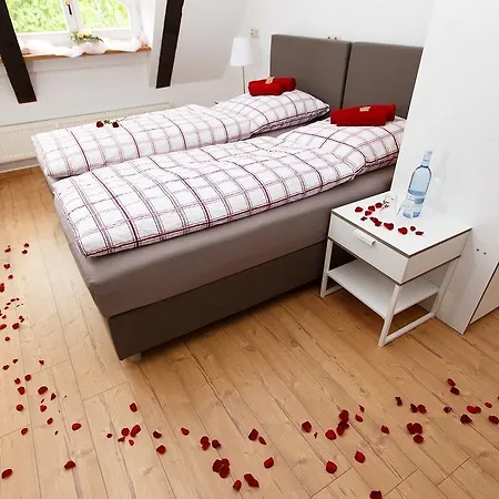 Pension Altes Burghotel-3