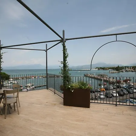 Riviera Carducci Rooms-3