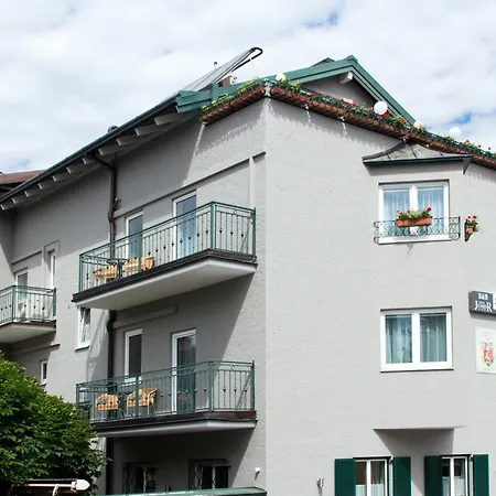 Hotel Junior By Max 70-3