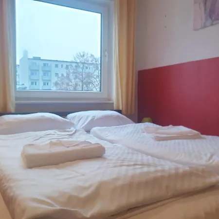 Thomas Rooms-2