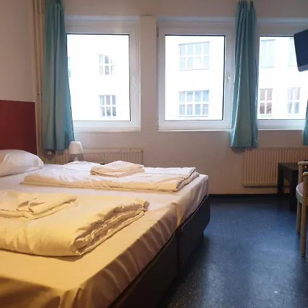 Thomas Rooms-3