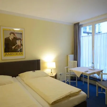 ALPHA Hotel Garni-2
