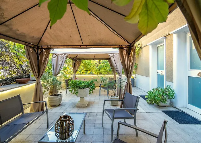 Garden House - Luxury Guest House - Self Check-In Only Rom