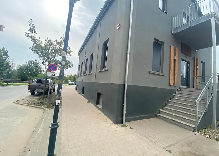 PRIMA Inn Unterkunft direkt über der Bar am Minimax Neuruppin