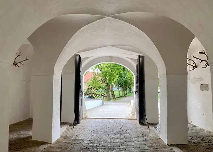 Wohnen im Wasserschloss Sandizell Schrobenhausen