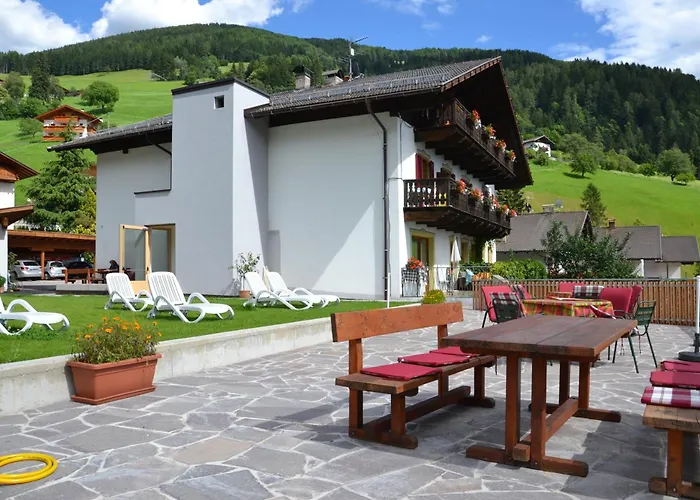 Pension Apartments Klotznerhof Schenna