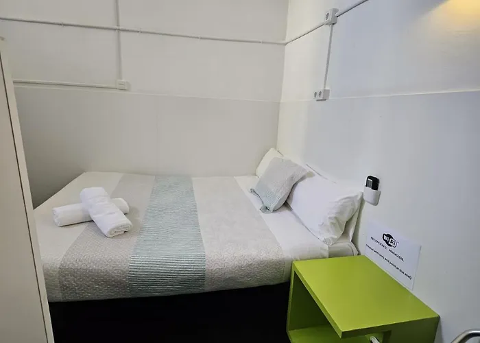 Central And Basic Universitat For Young Hostel Barcelona
