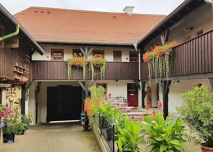 Hotel Zum Egerländer Fachwerkhof Neualbenreuth