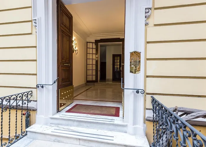 Hotel Clementi Portrait Rom